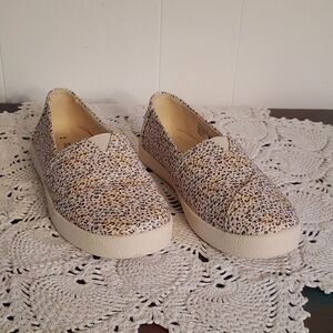 NWOT Toms Animal Print Slip-On Casual Shoes Sz 5